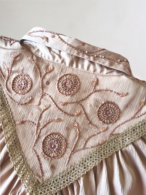 Nooré Set – Blush Gold Embroidered Grace AD00582